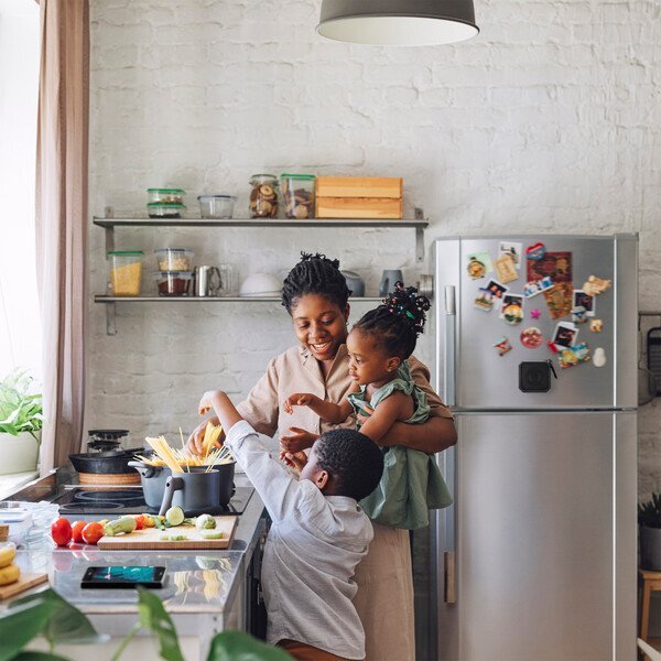 iLive™ Water Resistant Magnetic Speaker