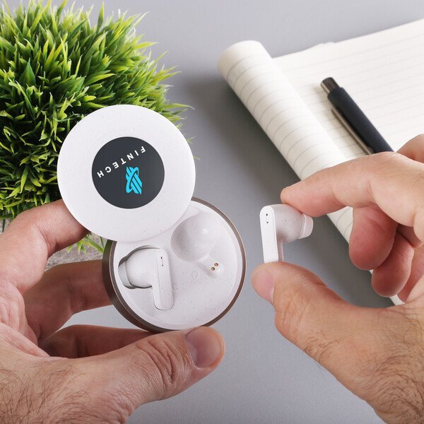 Chromeo Wireless Earbuds And Wireless Charger