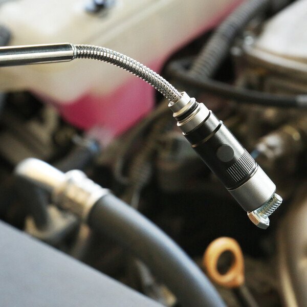 reNew Rechargeable Telescopic Work Flashlight