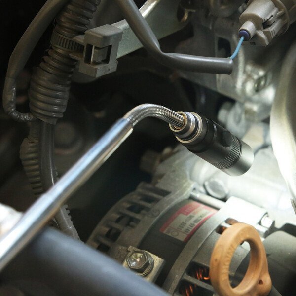 reNew Rechargeable Telescopic Work Flashlight