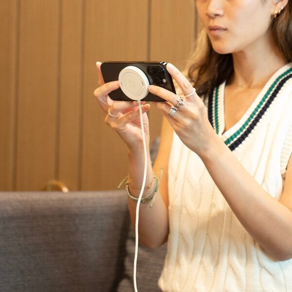 Native Union® Snapstand Qi2 Wireless Charger